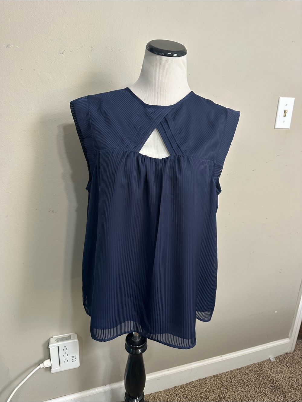 Loft Women's size XL Navy cap Sleeveless Keyhole Blouse (New)